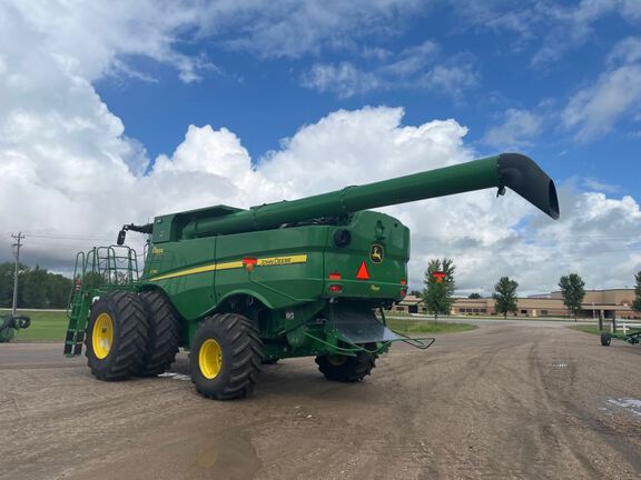 2022 John Deere S780 Combine