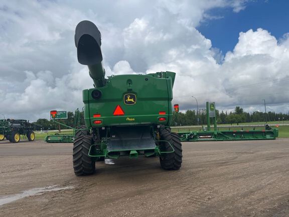 2022 John Deere S780 Combine