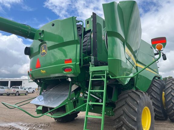 2022 John Deere S780 Combine