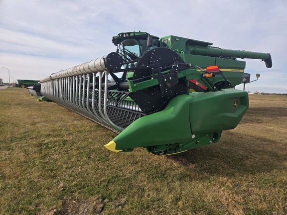 2024 John Deere RD40F Header Combine