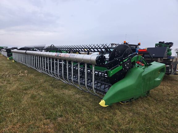 2024 John Deere RD40F Header Combine