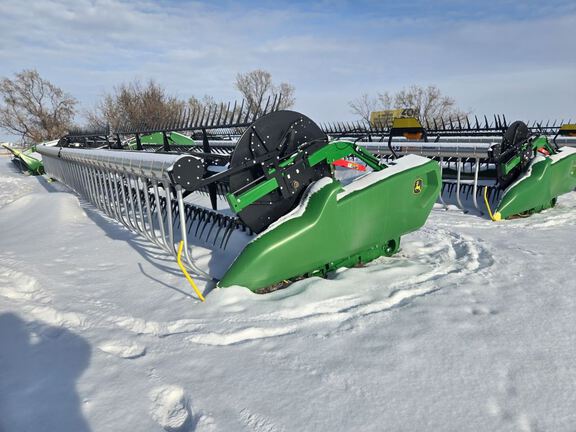 2024 John Deere RD40F Header Combine