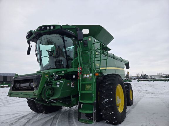 2022 John Deere S780 Combine