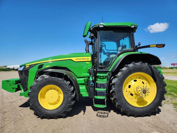 2022 John Deere 8R 340 Tractor