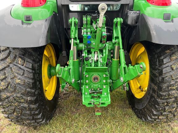 2019 John Deere 5125R Tractor