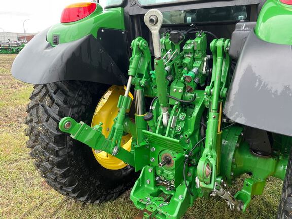 2019 John Deere 5125R Tractor