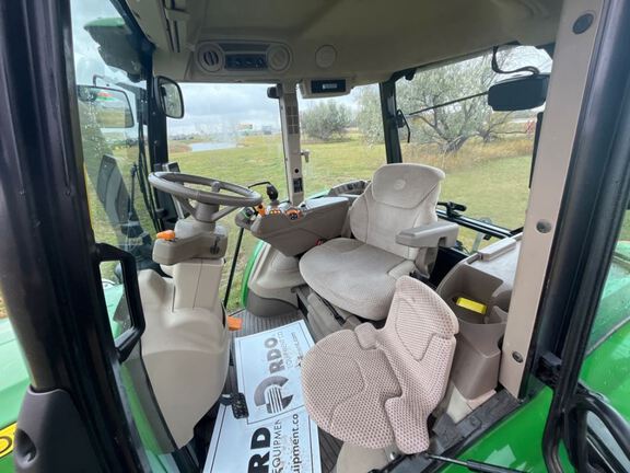 2019 John Deere 5125R Tractor