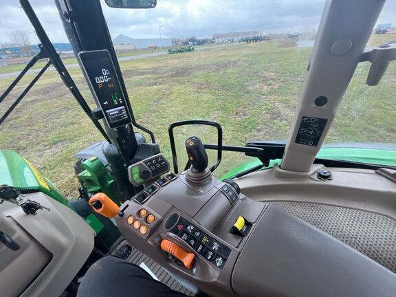 2019 John Deere 5125R Tractor