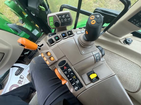 2019 John Deere 5125R Tractor