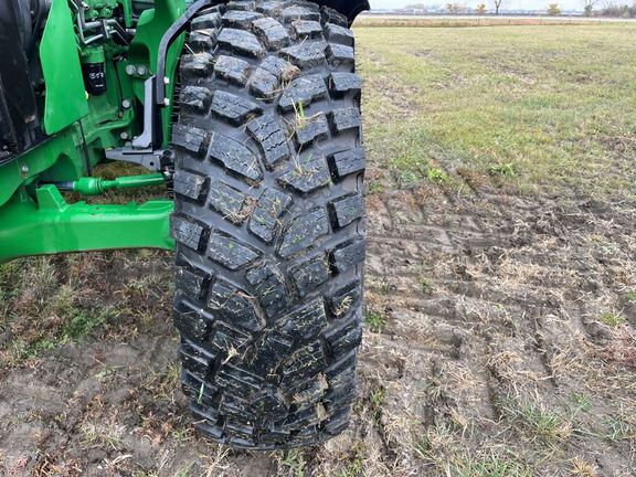 2019 John Deere 5125R Tractor