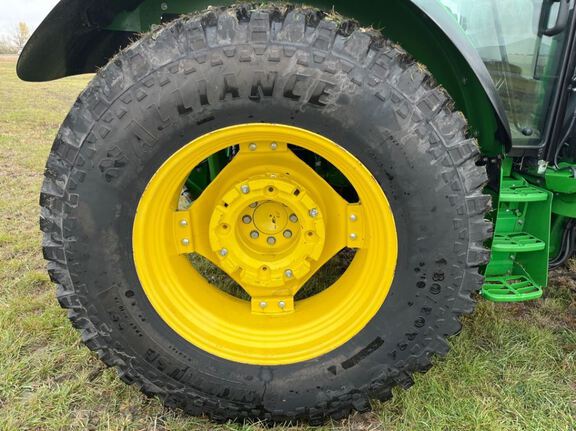 2019 John Deere 5125R Tractor