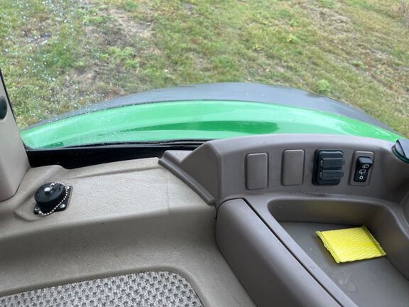 2019 John Deere 5125R Tractor