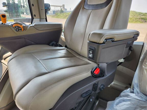 2024 John Deere 8R 370 Tractor