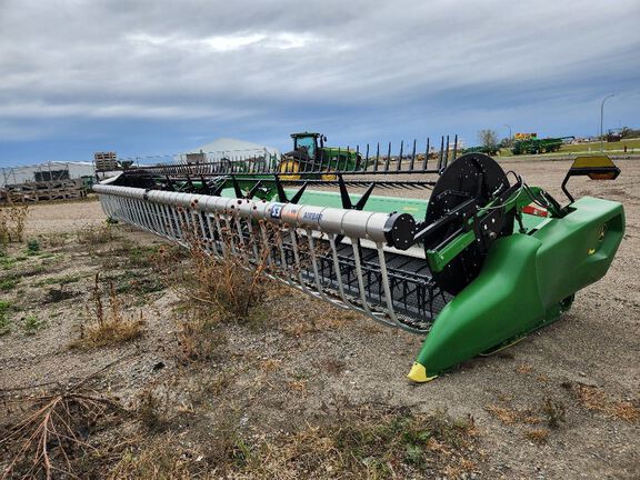 2025 John Deere RD40F Header Combine
