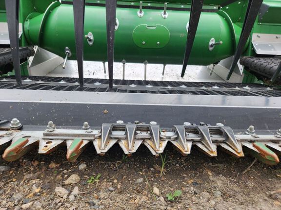 2025 John Deere RD40F Header Combine