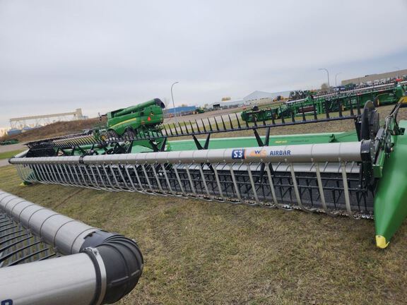 2025 John Deere RD40F Header Combine