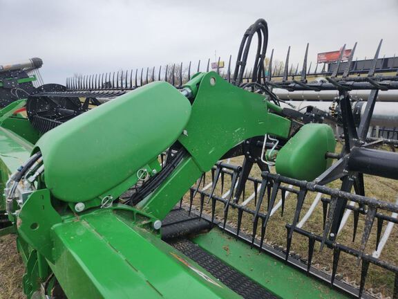 2025 John Deere RD40F Header Combine
