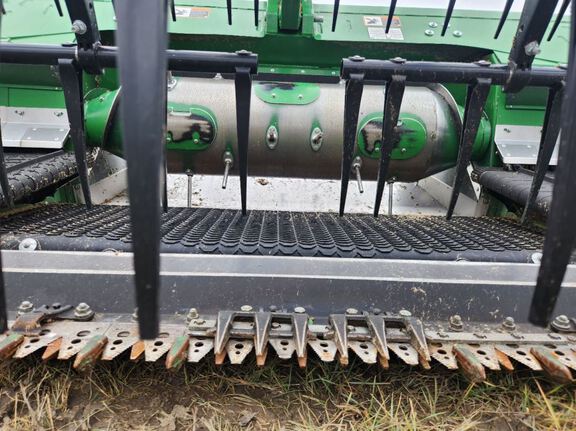 2025 John Deere RD40F Header Combine