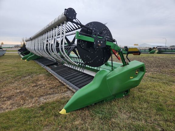 2025 John Deere RD40F Header Combine