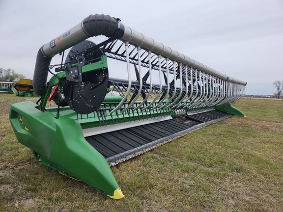 2025 John Deere RD40F Header Combine