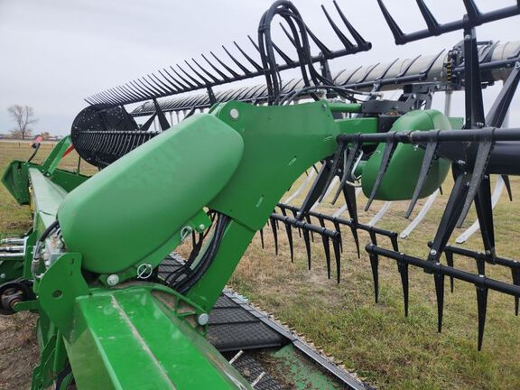 2025 John Deere RD40F Header Combine