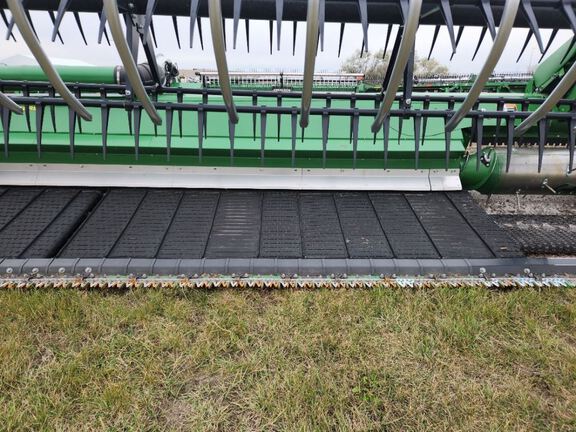 2025 John Deere RD40F Header Combine