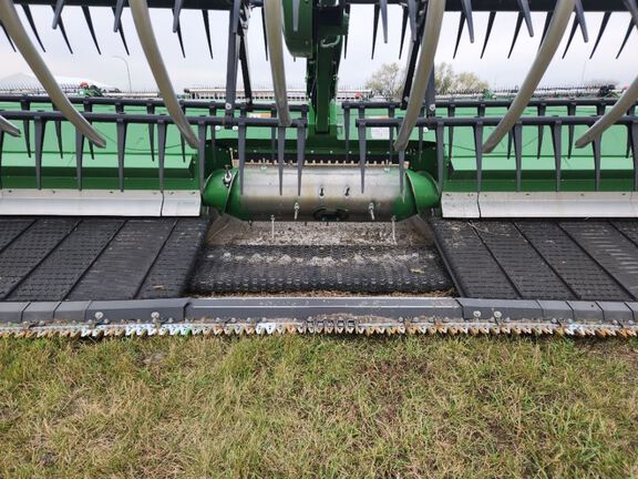 2025 John Deere RD40F Header Combine