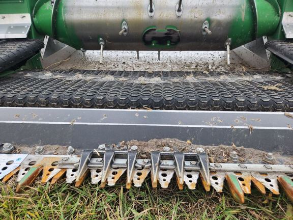 2025 John Deere RD40F Header Combine