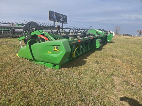2025 John Deere RD40F Header Combine