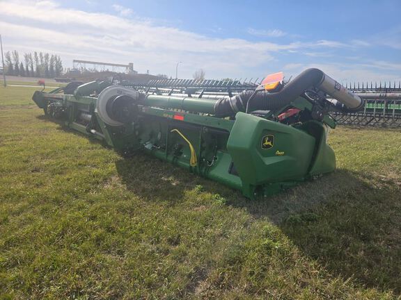 2025 John Deere RD40F Header Combine
