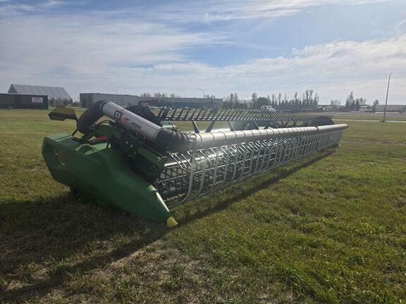 2025 John Deere RD40F Header Combine