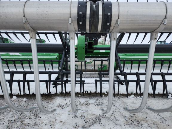 2025 John Deere RD40F Header Combine