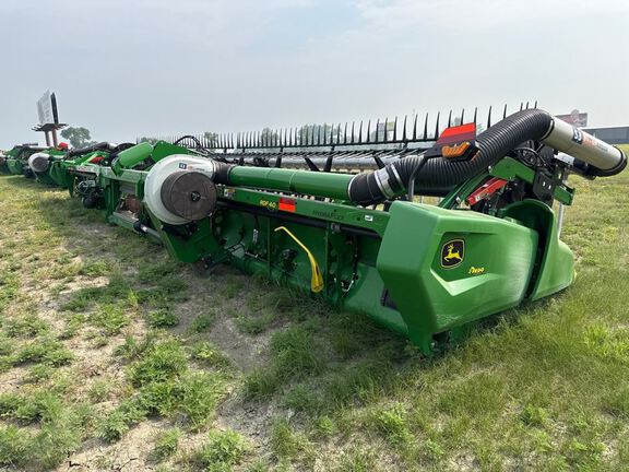 2025 John Deere RD40F Header Combine
