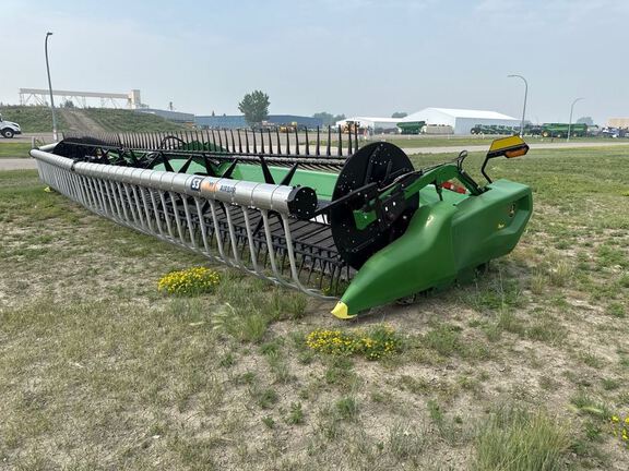 2025 John Deere RD40F Header Combine