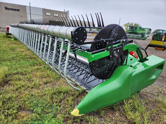 2024 John Deere RD40F Header Combine