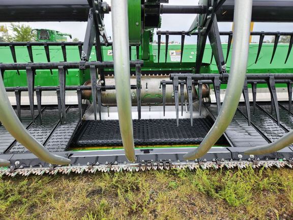 2024 John Deere RD40F Header Combine