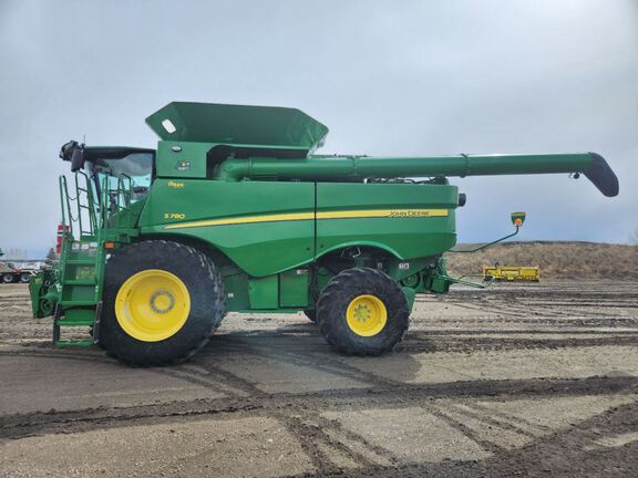 2022 John Deere S780 Combine