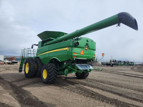 2022 John Deere S780 Combine