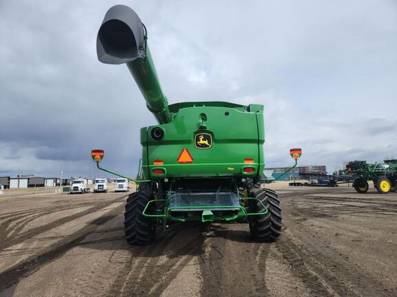2022 John Deere S780 Combine