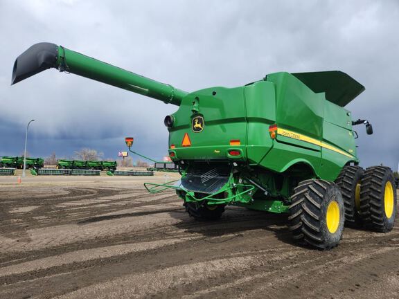 2022 John Deere S780 Combine