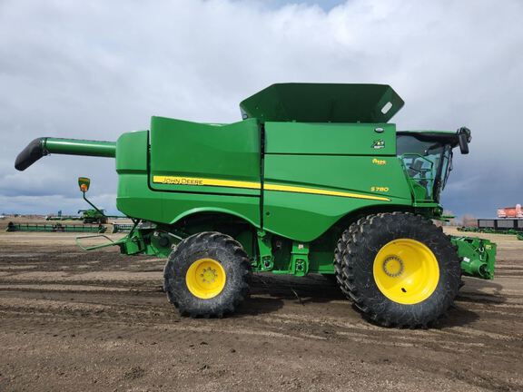 2022 John Deere S780 Combine
