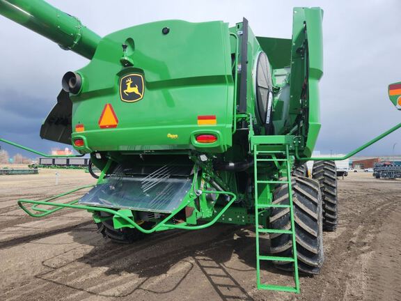 2022 John Deere S780 Combine