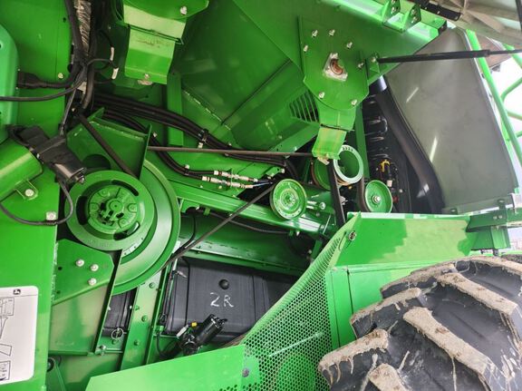 2022 John Deere S780 Combine