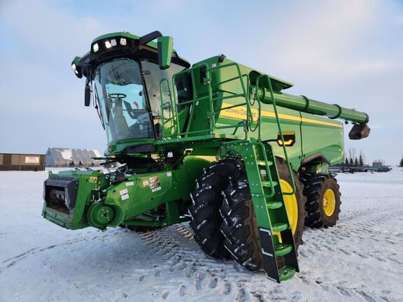 2025 John Deere S7 700 Combine