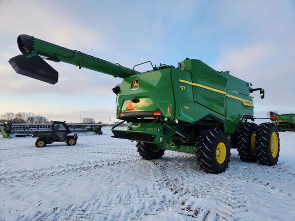 2025 John Deere S7 700 Combine