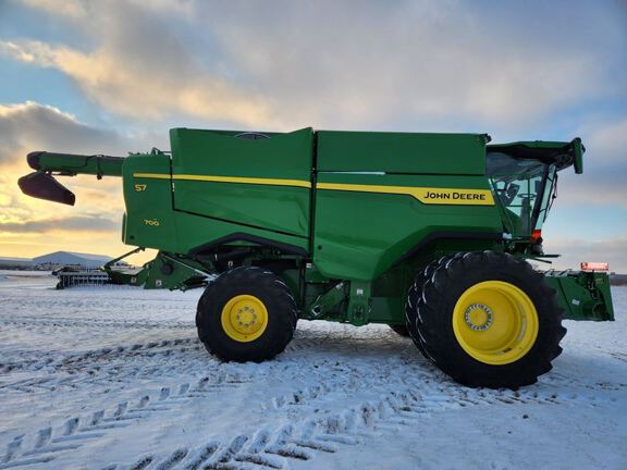 2025 John Deere S7 700 Combine
