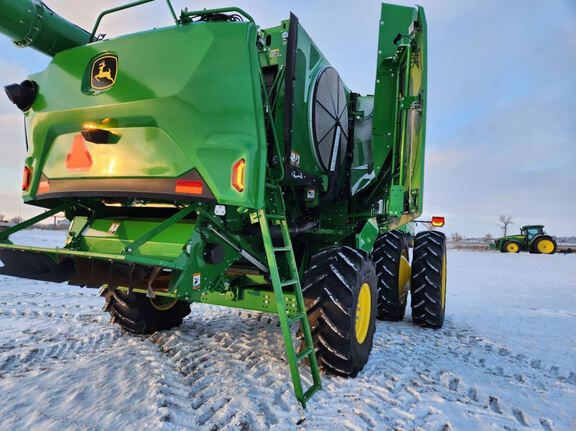 2025 John Deere S7 700 Combine
