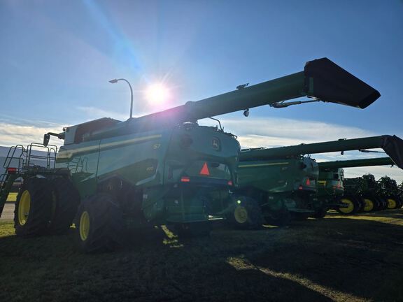 2025 John Deere S7 800 Combine