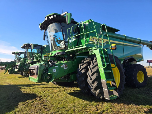 2025 John Deere S7 800 Combine
