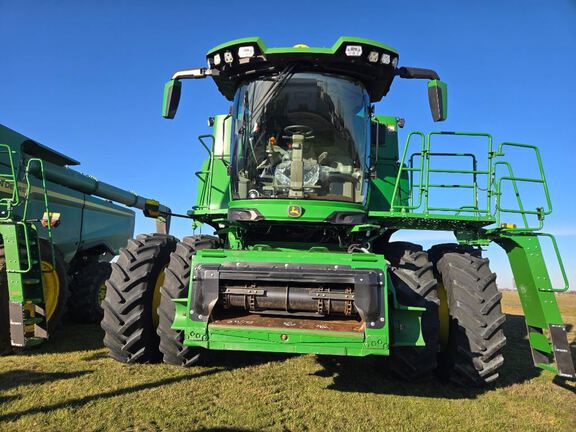 2025 John Deere S7 800 Combine